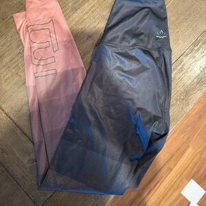 Beyond yoga 4 pairs of leggings